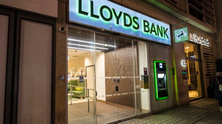 Lloyds share price climbs despite 20% profit drop: what analysts are saying